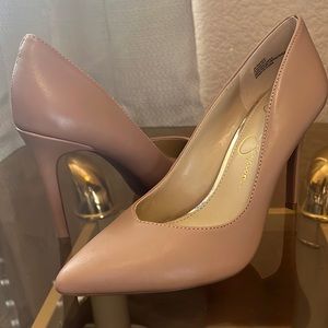 Jessica Simpson Haneh Pump
